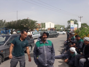 Arbeiter der Gemeinde Al-Ahwaz fordern die Zahlung ihrer verspäteten Gehälter