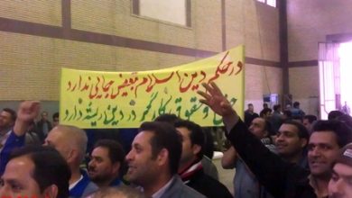 خور موسى الاحوازية تشهد اعتصاما لعشرات من العمال أمام مبنى البلدية