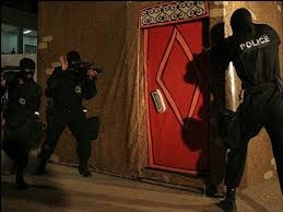 مداهمة بيت المواطن الأحوازي حسن الساري في حي الثورة و مصادرة بعض من الممتلكات الخاصة بعائلته